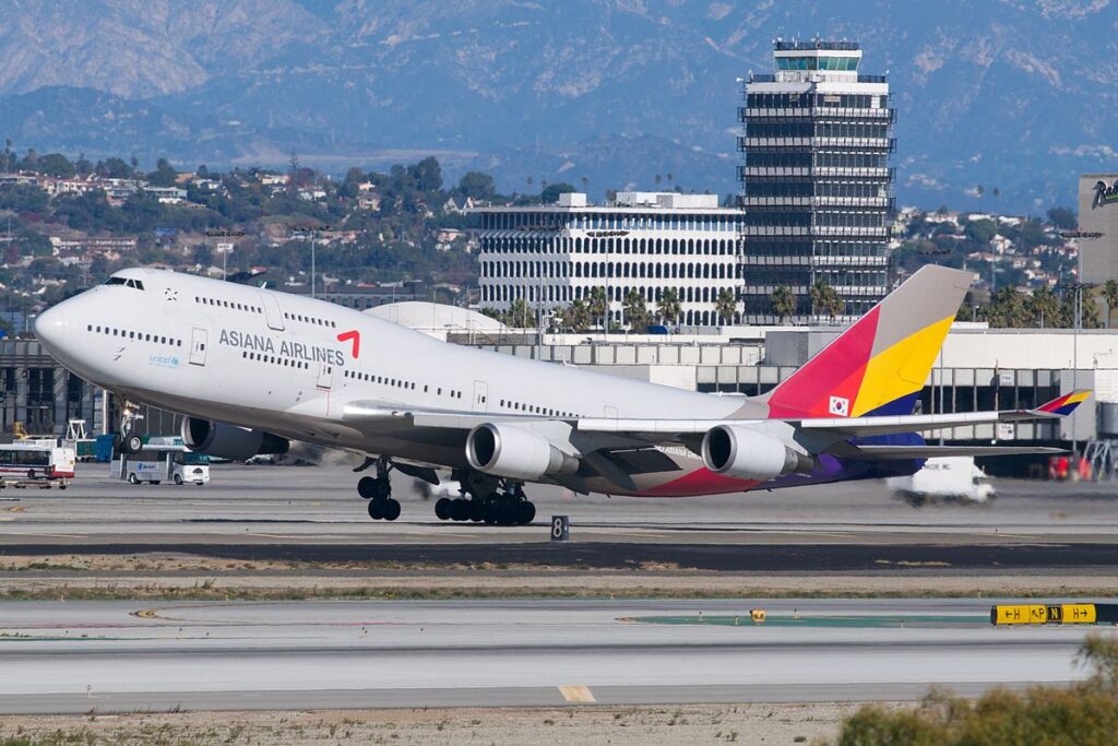 Asiana Airlines Boeing 747-400