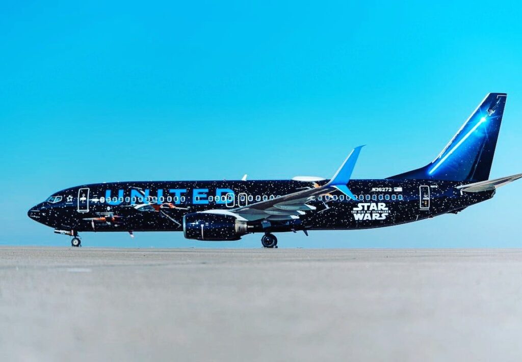 United Boeing 737–800